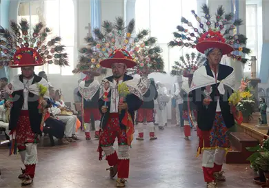 Bailan zoques a San Roque en la capital chiapaneca