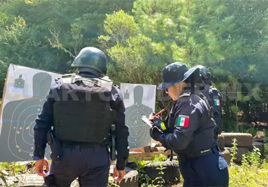 Participan polic&iacute;as en cursos de adiestramiento