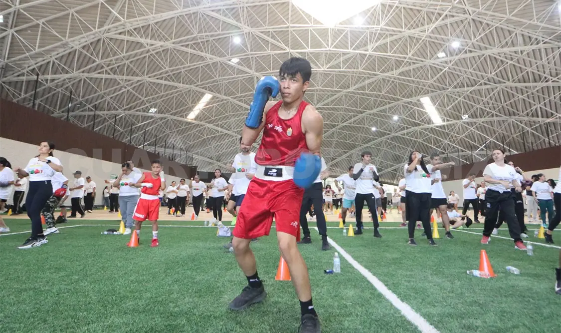 El Domo del Isstech fue escenario de la jornada deportiva que reunió a participantes de diferentes edades en torno al boxeo.