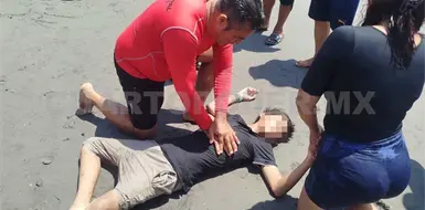 Rescatan a menores en riesgo de ahogarse Rescatan a menores en riesgo de ahogarse
