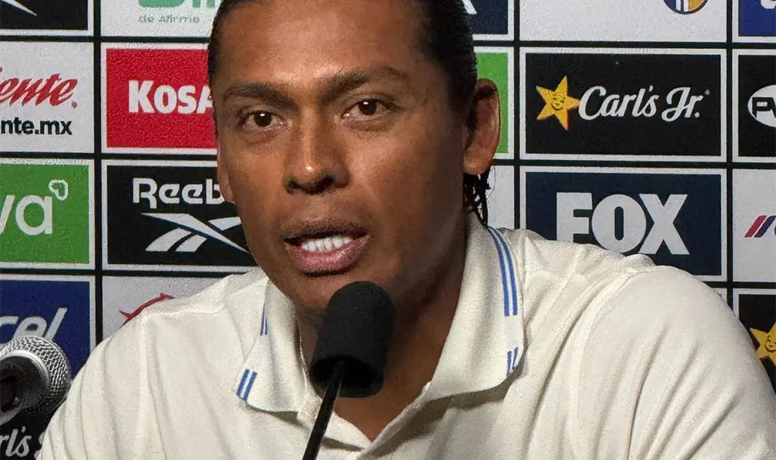 Huiqui da la cara por Cruz Azul tras mal arranque