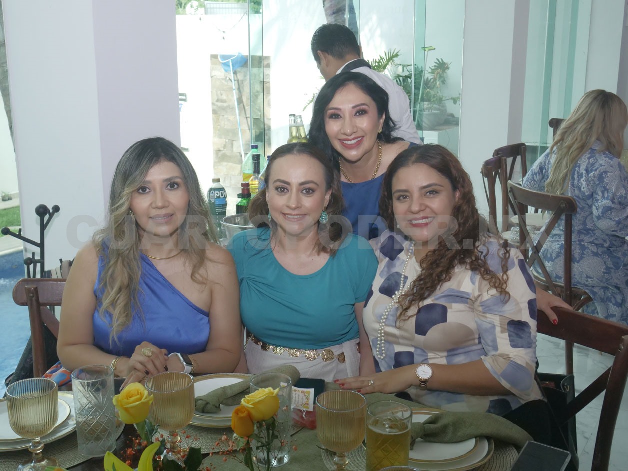 Felicitando a Laura
