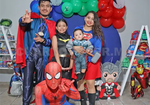 Elías cumple su primera vuelta al sol Elías cumple su primera vuelta al sol