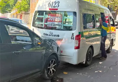 Cinco lesionados en colisi&oacute;n por alcance