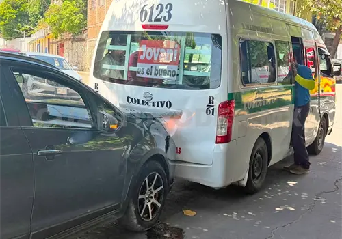 Cinco lesionados en colisión por alcance Cinco lesionados en colisión por alcance