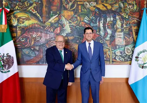 Recibe Roberto Velasco a ministro de Guatemala