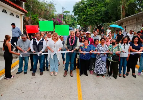 Inaugura &Aacute;ngel Torres m&aacute;s calles en Tuxtla