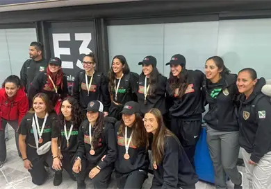 Selecci&oacute;n femenil lleg&oacute; a M&eacute;xico