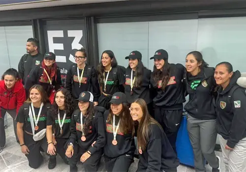 Selecci&oacute;n femenil lleg&oacute; a M&eacute;xico