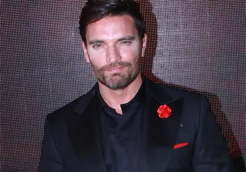 Juli&aacute;n Gil vuelve como villano