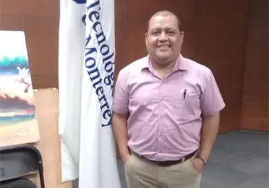 Otorgan Pergamino Jos&eacute; Luis Castro