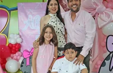 Alyc&eacute; cumple 8 a&ntilde;otes