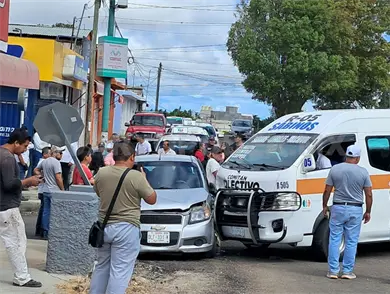 Automovilista se atraviesa y lo embiste un colectivo Automovilista se atraviesa y lo embiste un colectivo