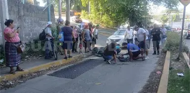 Resulta con graves heridas al sufrir doble percance