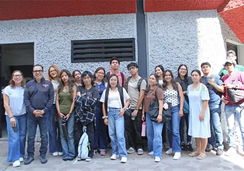 Visitan alumnos de Comunicaci&oacute;n a Cuarto Poder