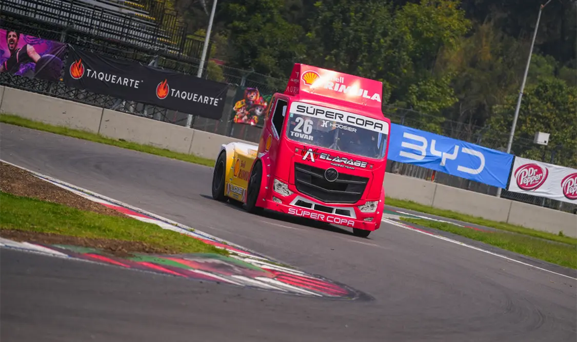 La competencia ofreció una cerrada batalla por la victoria hasta los últimos metros en el autódromo Hermanos Rodríguez. Cortesía