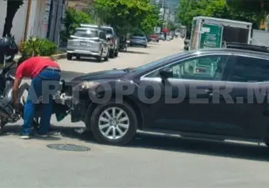 No respeta preferencia y choca con motocicleta No respeta preferencia y choca con motocicleta