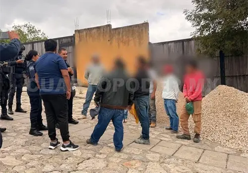 Denuncian a alba&ntilde;iles por hostigamiento a j&oacute;venes