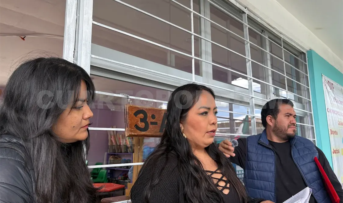 Algunos padres de familia no están de acuerdo de que este dinero haya sido recibido por una educadora. Manuel Martínez / CP