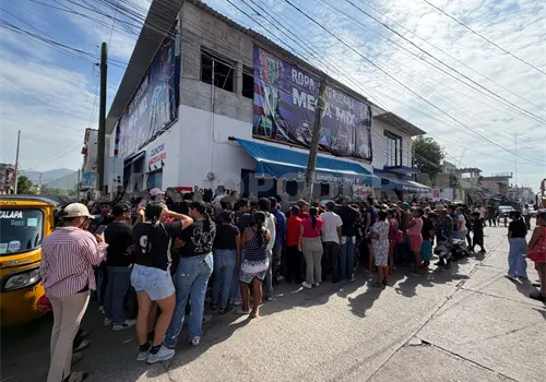 Regala joven su inventario en agradecimiento