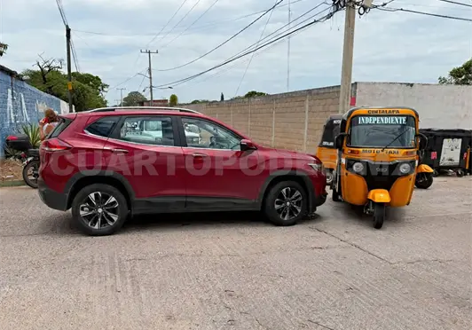 Chocan mototaxi y SUV por no respetar la preferencia Chocan mototaxi y SUV por no respetar la preferencia