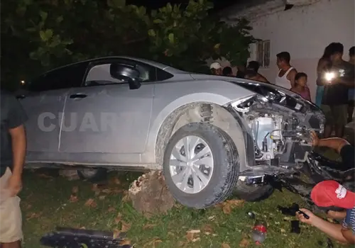 Menor de edad al volante termina perdiendo el control