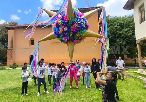 Ni&ntilde;as y ni&ntilde;os aprenden t&eacute;cnicas de bordado