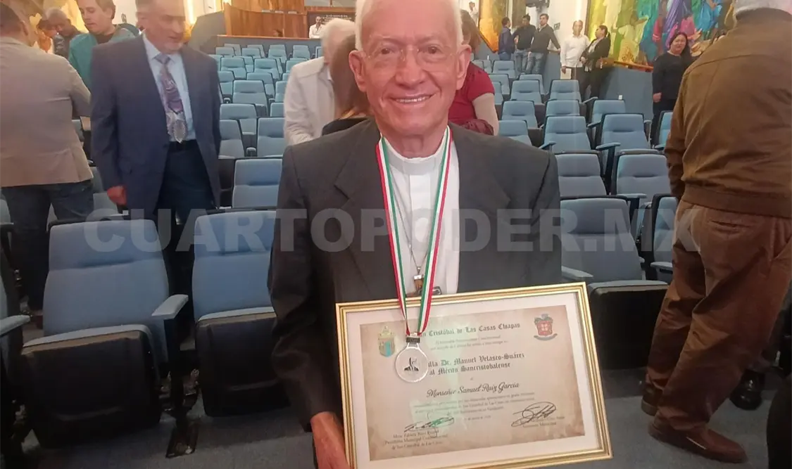 La medalla fue recibida por el actual obispo de la diócesis, Rodrigo Aguilar Martínez. Elio Henríquez / CP