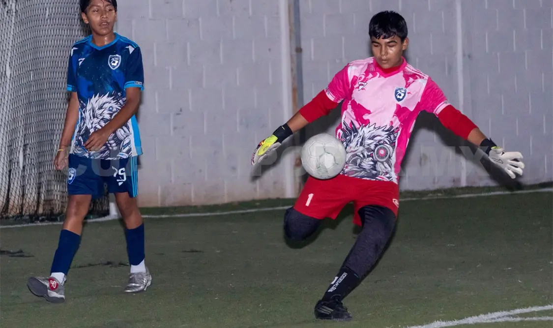 Fénix se prepara para hacer su presentación en la jornada 1 de la Liga Tux 7 infantil y juvenil. Alan Pola/CP