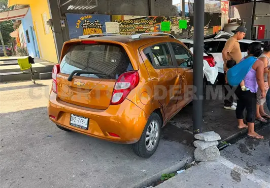 Lesionan a trabajador de autolavado en carambolazo Lesionan a trabajador de autolavado en carambolazo