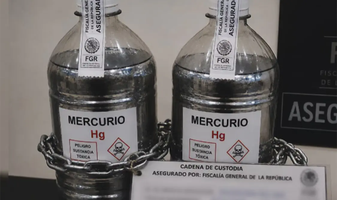 Los envases fueron hallados durante una revisión en un vehículo. Cortesía