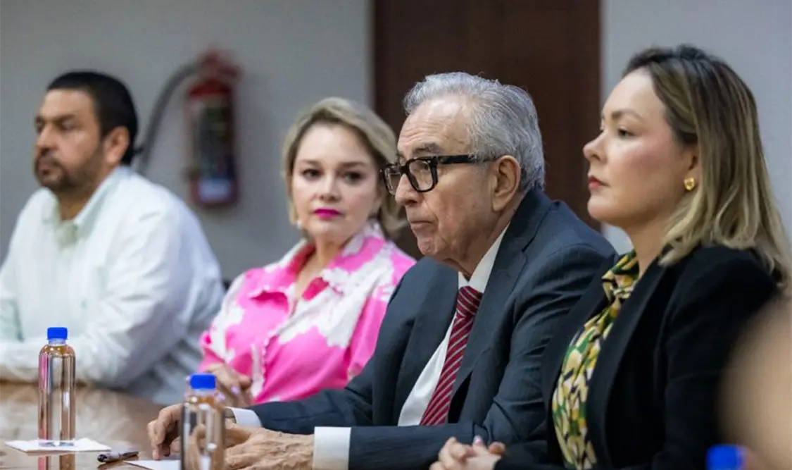 Tras el mensaje de la presidenta Claudia Sheinbaum y el abandono de la 4T, Rocha Moya pidió de nuevo licencia indefinida. Cortesía