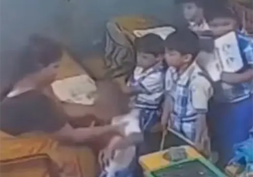 Ni&ntilde;o muere tras recibir cachetada de su maestra