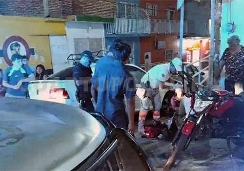 Menor de edad en moto termina hospitalizado