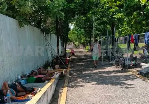 Migrantes agotados llegan a Escuintla Migrantes agotados llegan a Escuintla