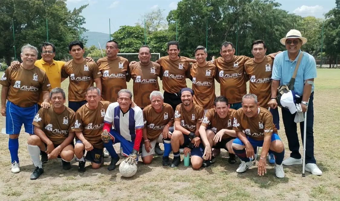 Exjugadores de distintas generaciones participaron en el encuentro por los 64 años del Club San Roque. Cortesía