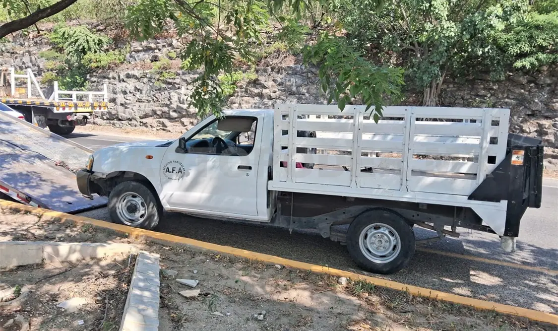 Una grúa con plataforma retiró las unidades accidentadas para liberar la circulación a la altura del mirador Los Amorosos. Ulises Villalobos / CP