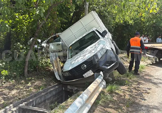 Le fallan los frenos y se estampa en veh&iacute;culo