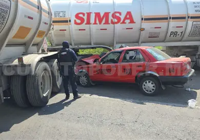 Pipa se incorpora sin precaución y vuelca Pipa se incorpora sin precaución y vuelca
