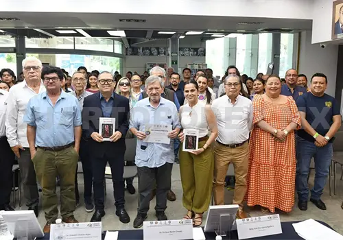 Presentan libro "Paz y Guerra" durante la CIU Presentan libro "Paz y Guerra" durante la CIU