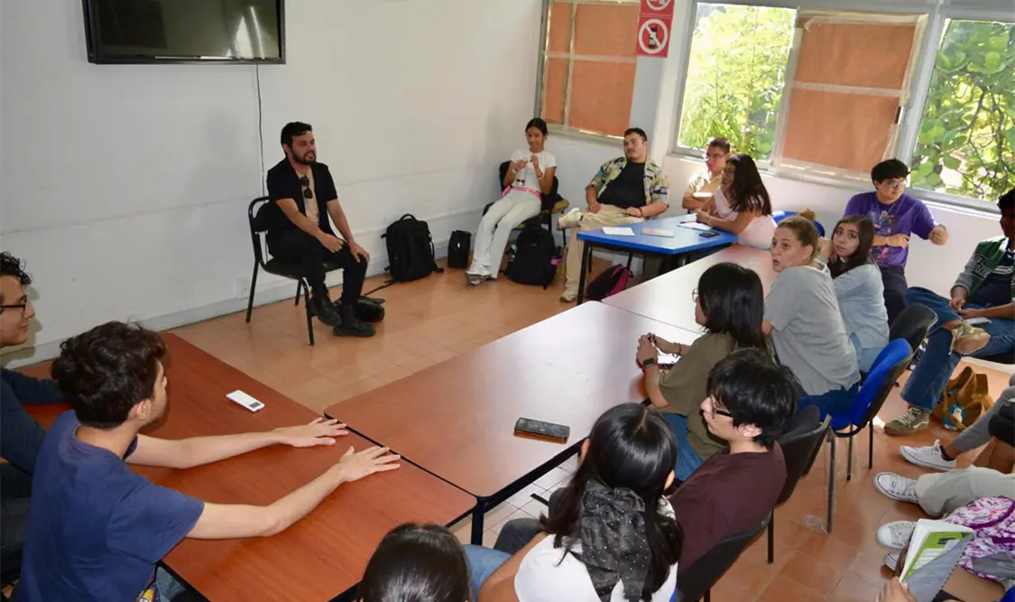 Impartió un taller dirigido a estudiantes de la licenciatura en Escritura Creativa. Cortesía
