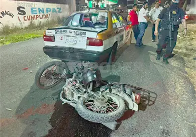 Se estrellan y derrapan motociclistas Se estrellan y derrapan motociclistas