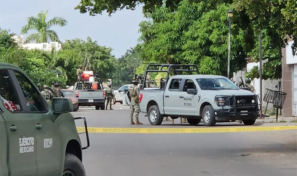 Cierran carretera federal por ataque con explosivos