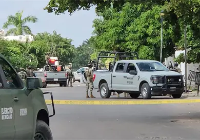 Cierran carretera federal por ataque con explosivos Cierran carretera federal por ataque con explosivos
