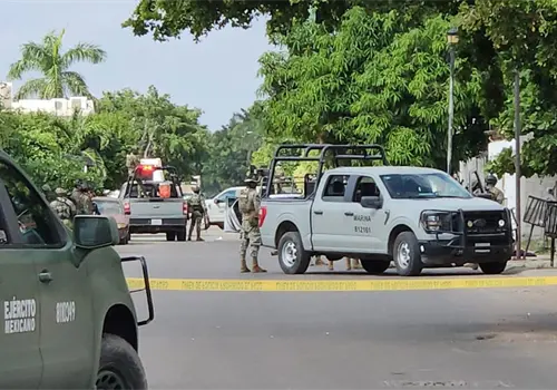 Cierran carretera federal por ataque con explosivos Cierran carretera federal por ataque con explosivos