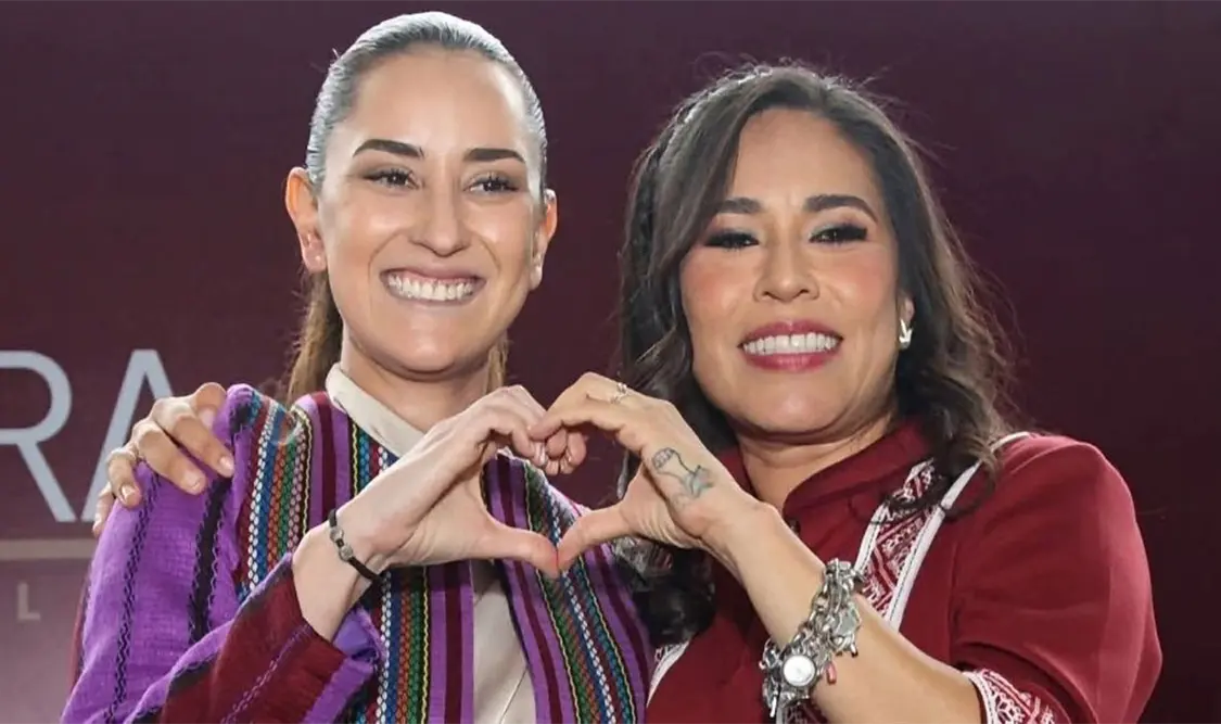 Acompañada de imitadora de CSP senadora rinde informe
