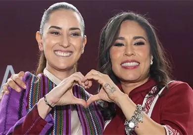 Acompañada de imitadora de CSP senadora rinde informe Acompañada de imitadora de CSP senadora rinde informe