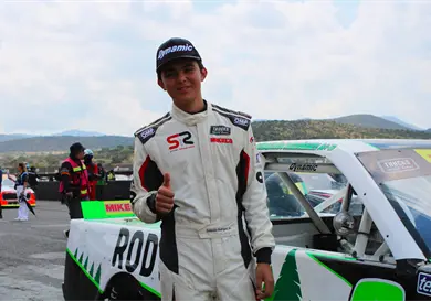 Rodr&iacute;guez hace historia en las camionetas