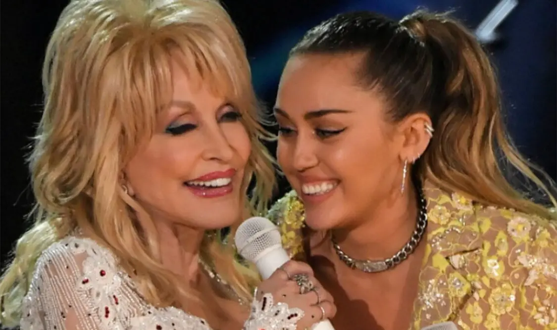 Miley Cyrus despide a Dolly Parton
