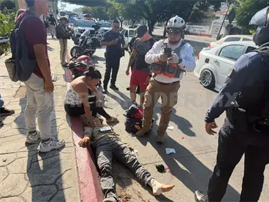 Choque por alcance salda con un motociclista grave